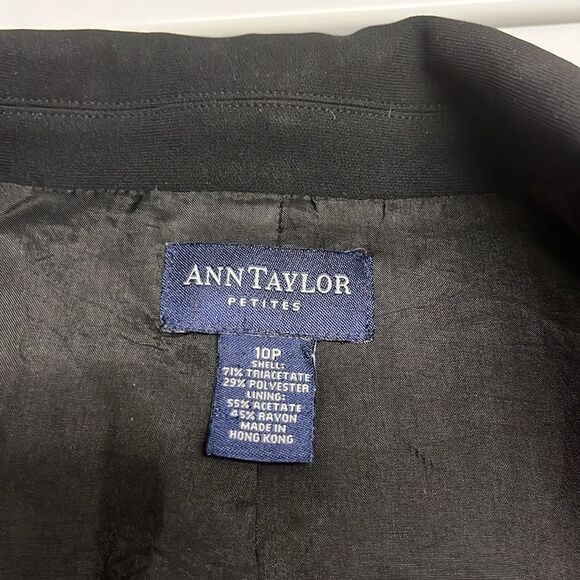 Ann Taylor Petites Black Button Down Lined Blazer with Pockets and Collar- 10P - Picture 15 of 16